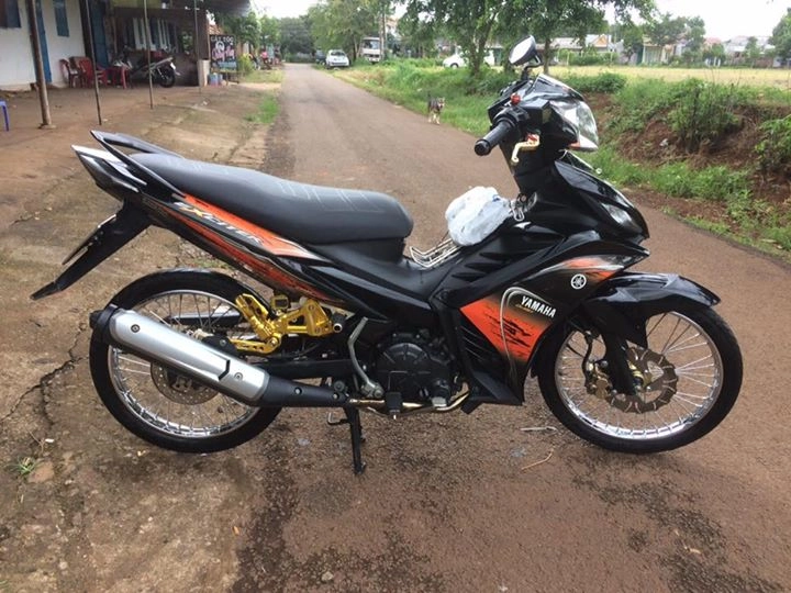 Exciter 135cc với phong cách đen cam đầy tính thẩm mỹ - 5