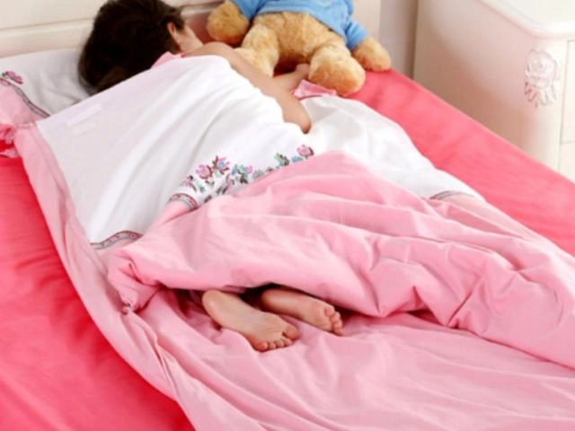 Thấy bất thường trong hộp sữa mẹ rụng rời phát hiện hành vi độc ác của nữ giúp việc - 4