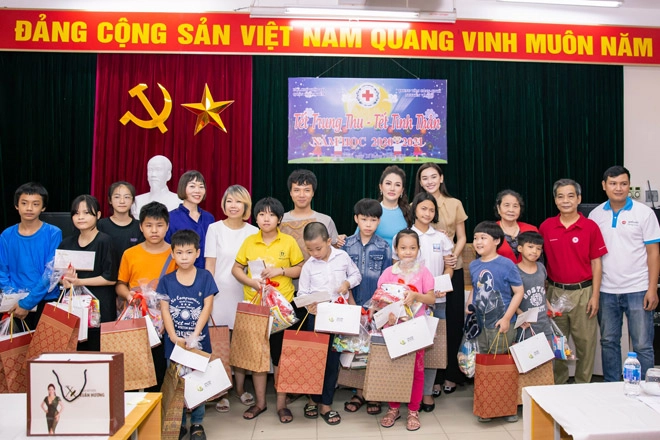 Hoa hậu doanh nhân xuân hương nét đẹp rung cảm nhất chính là lòng nhân ái - 4