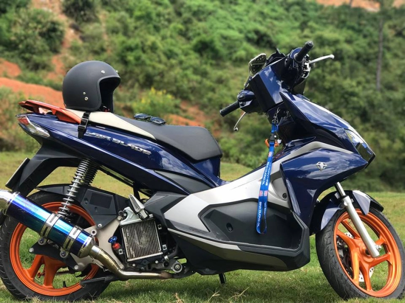 Honda air blade xanh tung hoành giữa thung lũng - 1