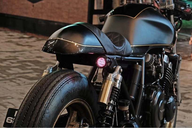 Honda cb400 siêu ngầu trong tạo hình cafe racer - 6