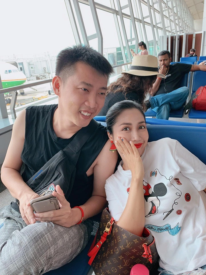 Khi vợ chồng sao việt khoe mặt mộc trấn thành - hari won thua xa loạt cặp đôi - 17