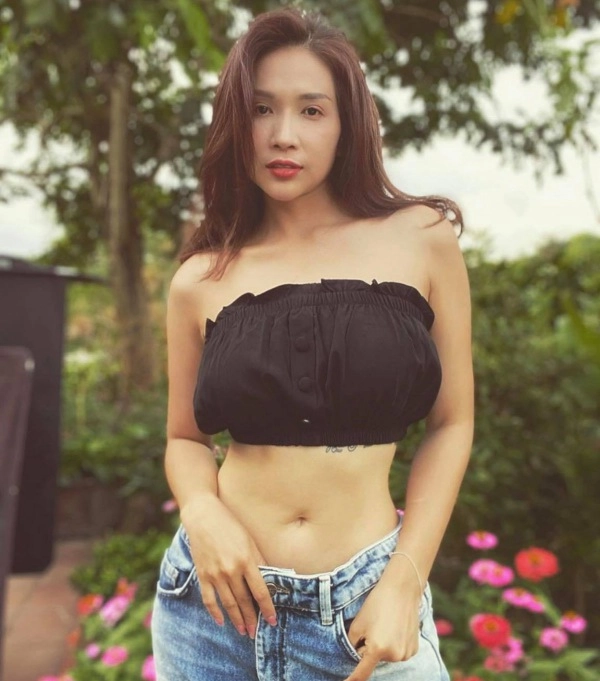 Khoe guong mat sac sao kha nhu lại bi chê vì chiec cam nhon hoat xuyen thủng van vat - 1