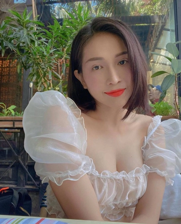 Khoe guong mat sac sao kha nhu lại bi chê vì chiec cam nhon hoat xuyen thủng van vat - 11