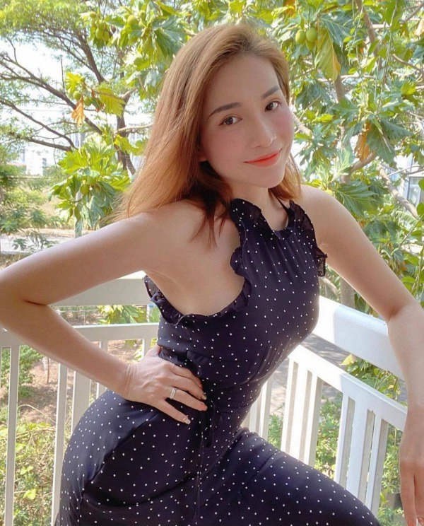 Khoe guong mat sac sao kha nhu lại bi chê vì chiec cam nhon hoat xuyen thủng van vat - 12