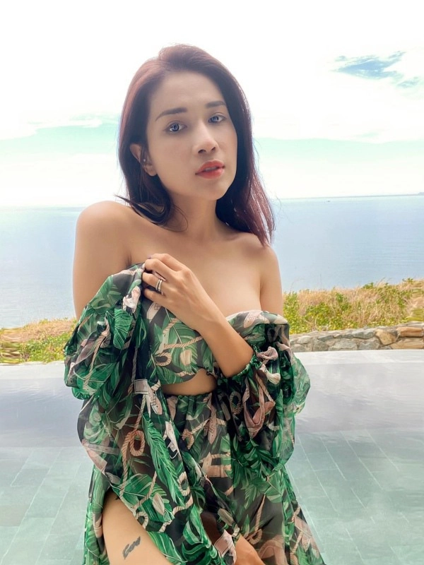 Khoe guong mat sac sao kha nhu lại bi chê vì chiec cam nhon hoat xuyen thủng van vat - 21