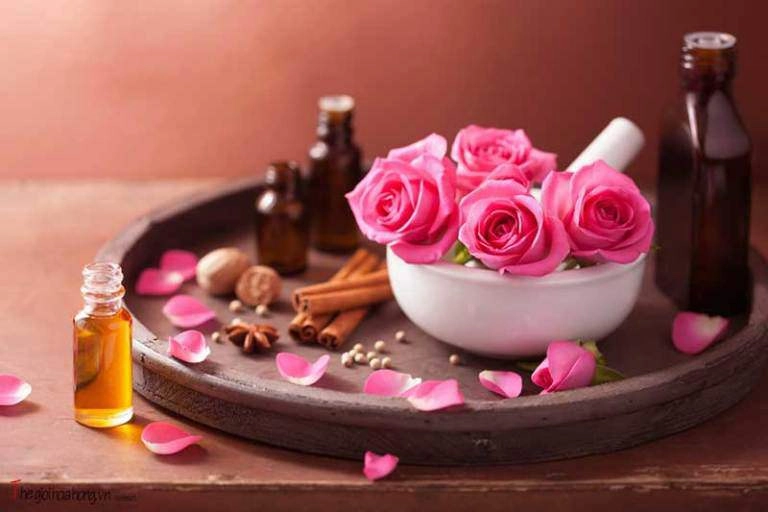 Không cần đổ xô đi spa tự làm mặt nạ collagen hoa hồng cho da căng mịn trắng hồng - 2