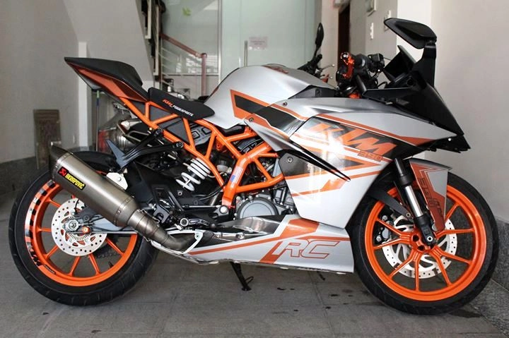 Ktm rc 390 độ pô akrapovic và mang nhiều chi tiết đẹp mắt - 1