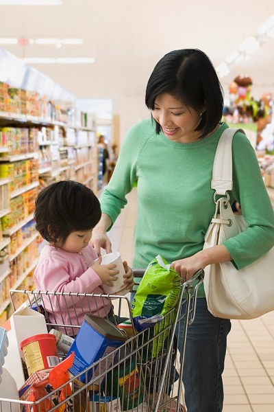 Mẹ nhật cho con đi siêu thị đứa trẻ không bao giờ đòi hỏi mẹ việt biết sẽ khâm phục - 4