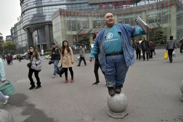 Người đàn ông 225kg sinh con với thiếu nữ qua mai mối em bé chào đời ai cũng tò mò - 6