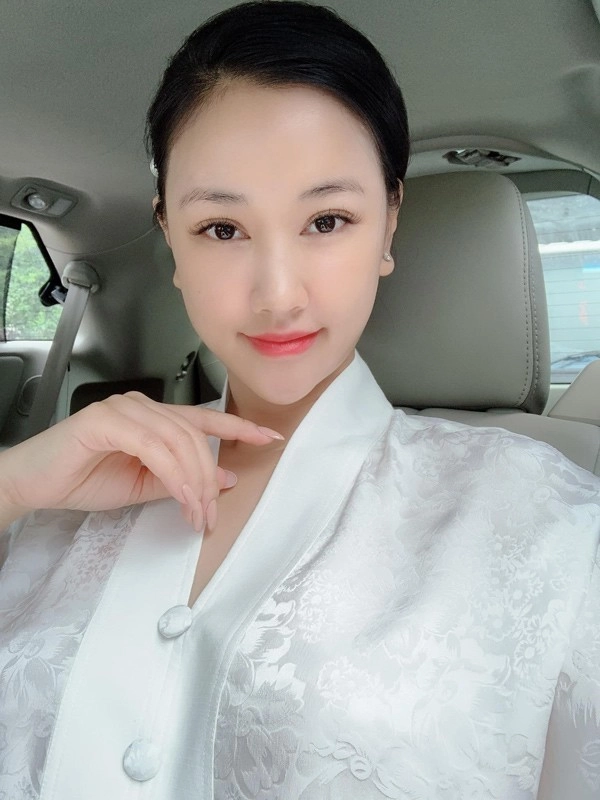 Nhan sắc thực sự sau khi nghiện thẩm mỹ của người đẹp không đội trời chung với hồ ngọc hà - 5