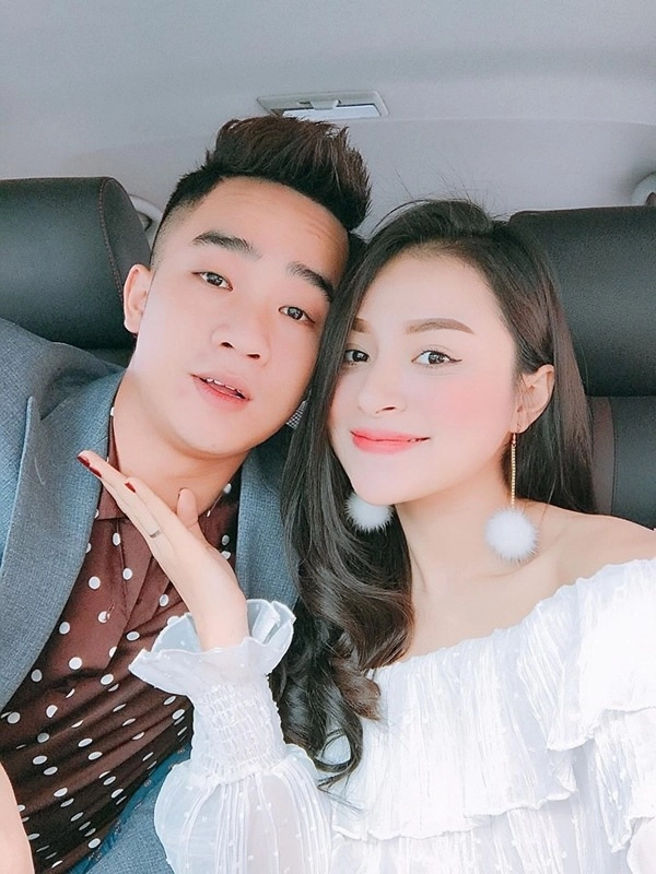 Nữ sinh hot nhất nhì quỳnh búp bê ngoài đời con 3 tuổi đi bán chân giò nướng - 11