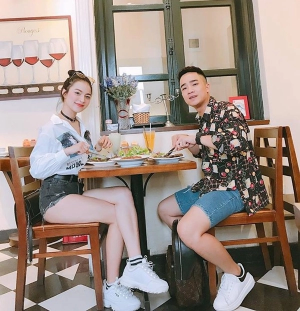 Nữ sinh hot nhất nhì quỳnh búp bê ngoài đời con 3 tuổi đi bán chân giò nướng - 13