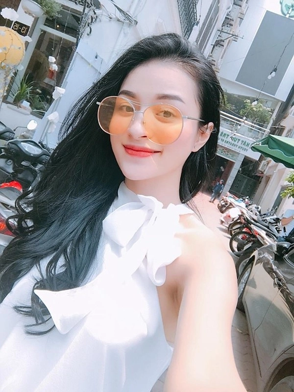 Nữ sinh hot nhất nhì quỳnh búp bê ngoài đời con 3 tuổi đi bán chân giò nướng - 15