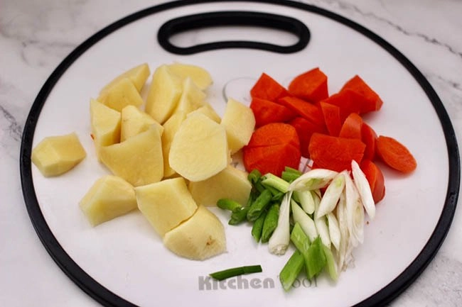 Om thịt gà vợ lỡ tay cho thêm một loại hạt lại được món ngon như nhà hàng - 2