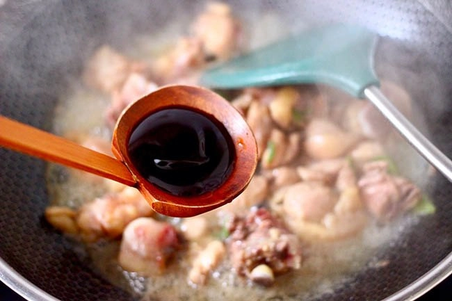 Om thịt gà vợ lỡ tay cho thêm một loại hạt lại được món ngon như nhà hàng - 6