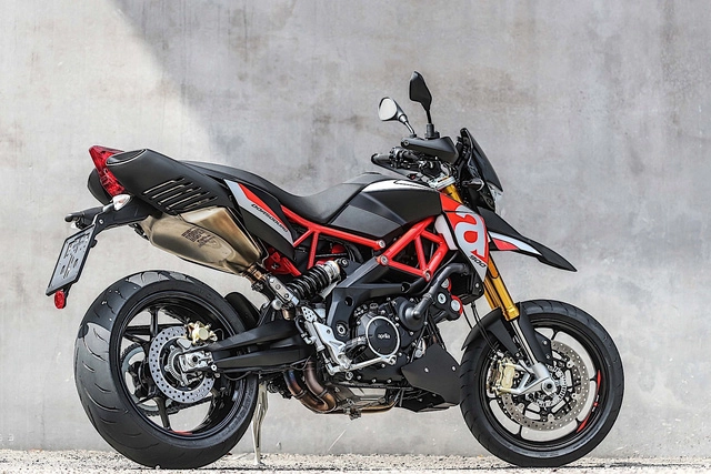 Tân binh aprilia dorsoduro 900 2018 - đối thủ của ducati hypermotard 939 - 3