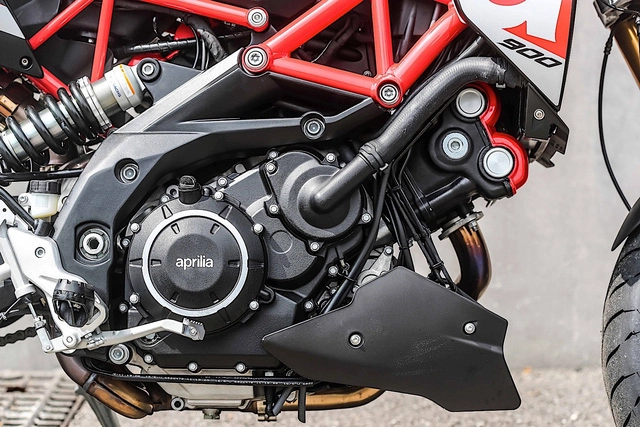 Tân binh aprilia dorsoduro 900 2018 - đối thủ của ducati hypermotard 939 - 5