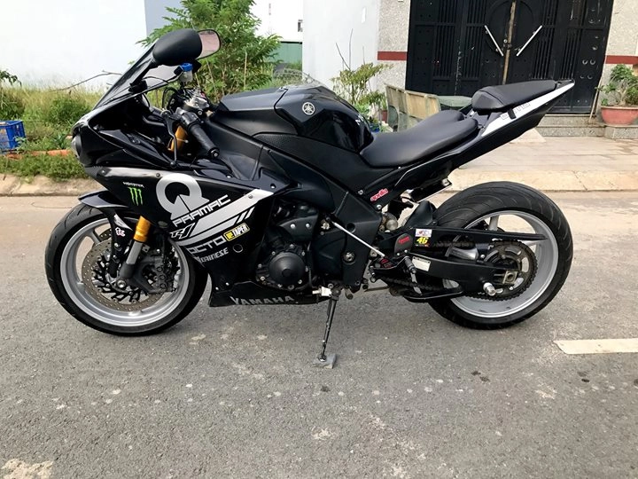 Yamaha r1 cứng ngắc bên bộ cánh đen tem đấu pramac - 10