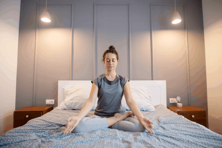Bận rộn không có thời gian đi tập hãy đổi tư thế nằm bạn sẽ thấy đường cong rõ rệt - 6
