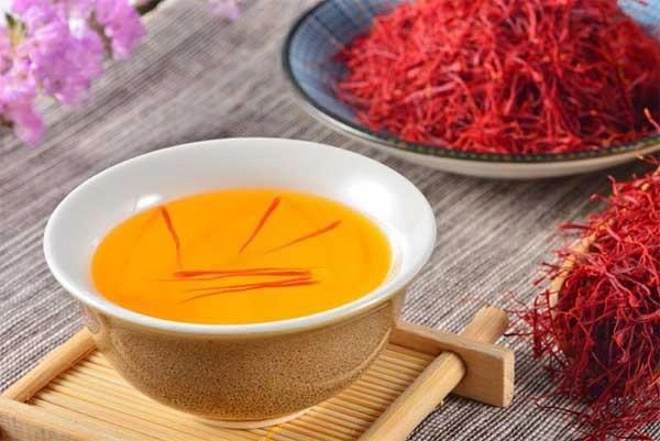 Bằng tuổi nhau nhưng ngọc trinh trẻ trung áp đảo lâm vỹ dạ - 12