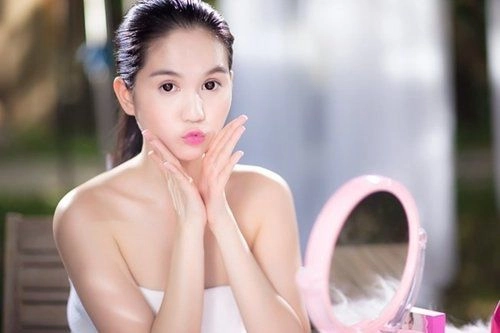 Bị chê mặt tròn da đen ngọc trinh lộ ảnh thuở nhỏ chụp cùng mẹ kế nhan sắc chuẩn 10 - 8