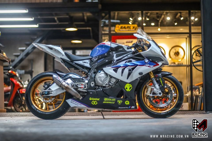 Cá mập bmw s1000rr thoát y lực lưỡng dưới gầm garage - 6