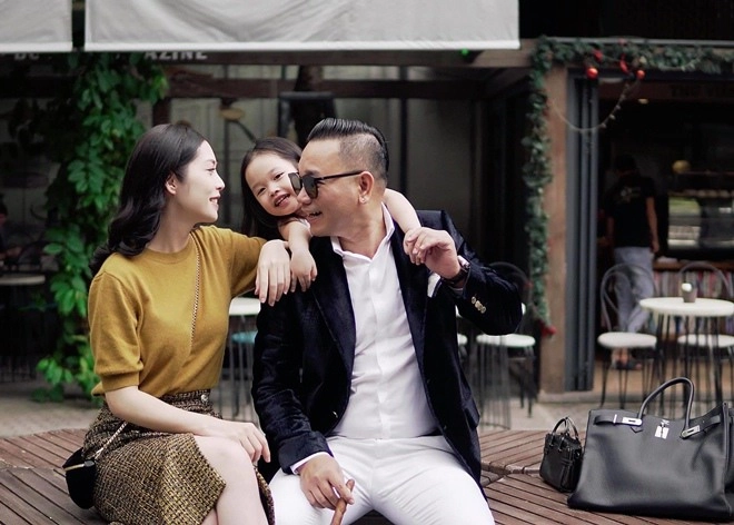 Chân dung vợ đẹp của đại gia hà thành có chim 10 tỷ chăm con khéo như chăm chim - 5