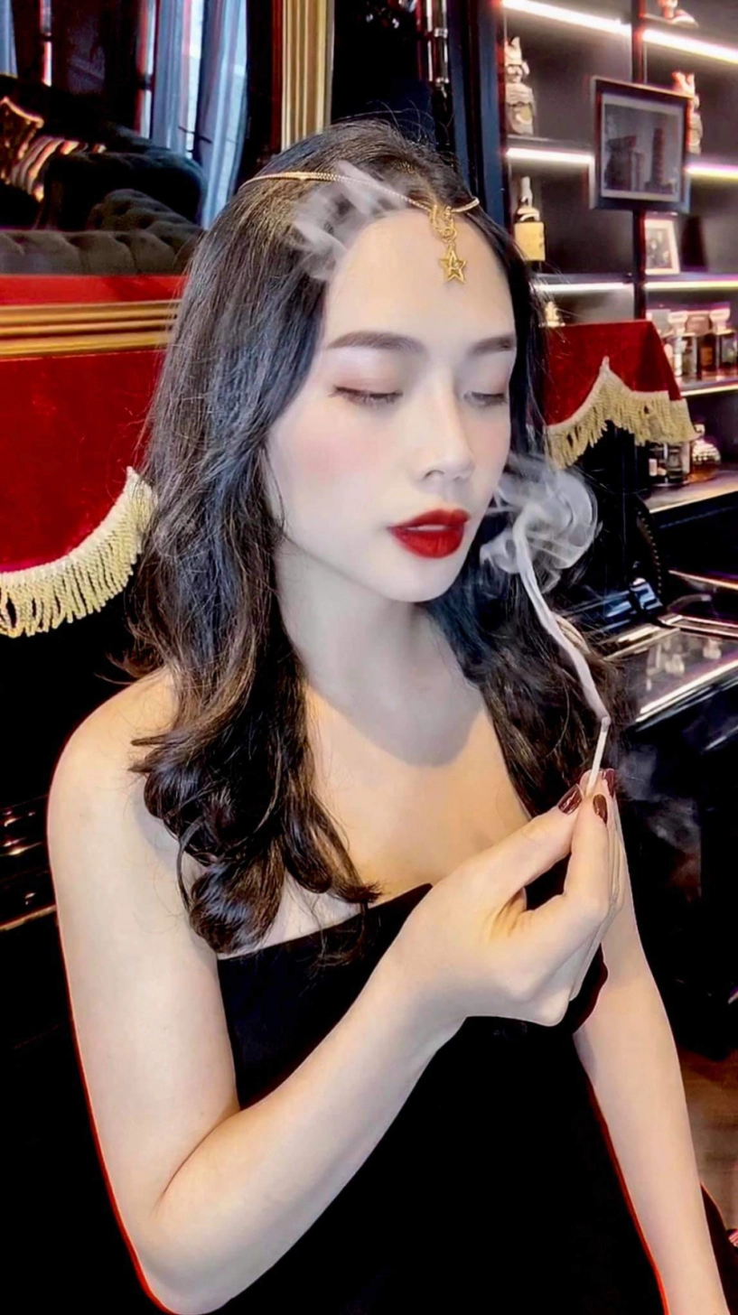 Chân dung vợ đẹp của đại gia hà thành có chim 10 tỷ chăm con khéo như chăm chim - 10