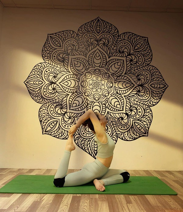 Chán gym mỹ nhân cô gái xấu xí một thời chuyển sang tập yoga để duy trì dáng nuột nà - 4