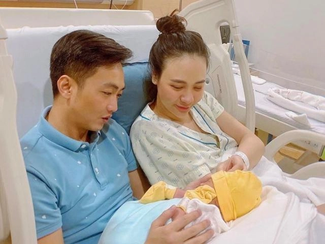 Đàm thu trang đau đớn tắc tia sữa nửa đêm dùng tay bóp ngực vắt sữa trong nhà triệu đô - 6