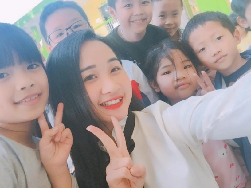 Cô giáo tiểu học xinh như hotgirl các bố cũng ngẩn ngơ bị nói đi dạy toàn lo chụp ảnh - 5