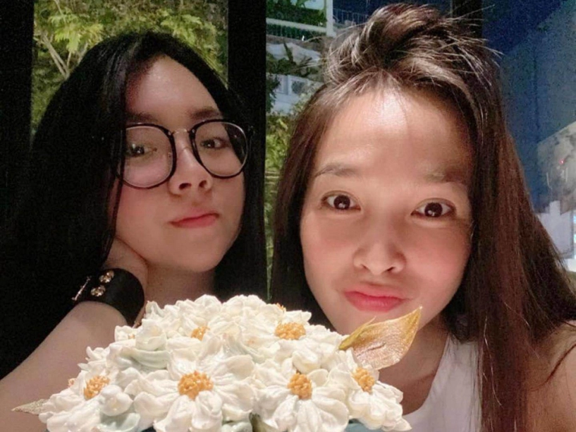 Con gái hiền thục lấy trộm đồ của 20 học sinh trong lớp cô giáo biết nhưng im lặng - 3