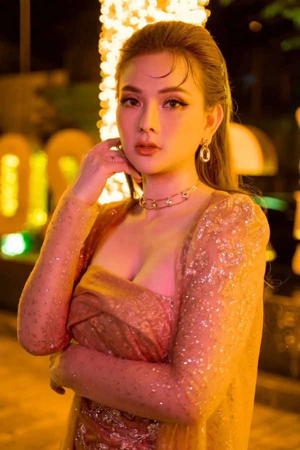 Công chúa kẹo ngọt làm ai cũng tiếc nuối vì nhan sắc tuyệt mỹ trước khi dao kéo - 11