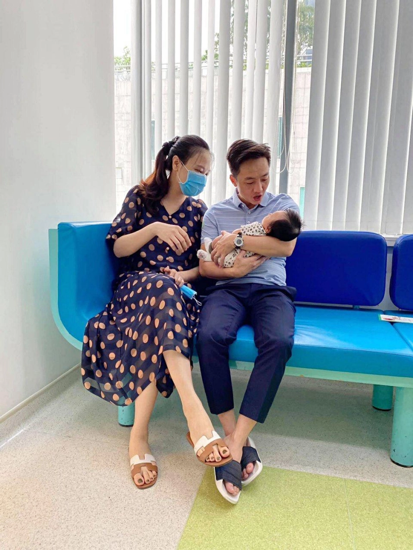 Đàm thu trang đau đớn tắc tia sữa nửa đêm dùng tay bóp ngực vắt sữa trong nhà triệu đô - 1