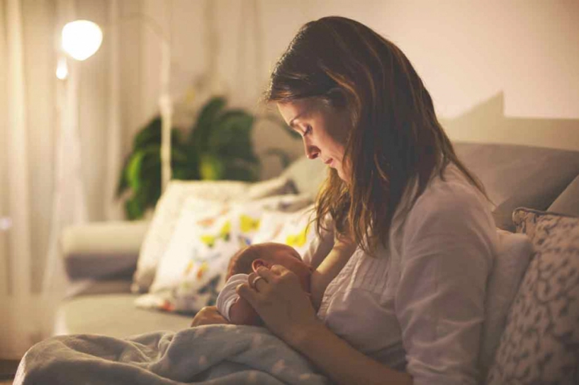 Đàm thu trang đau đớn tắc tia sữa nửa đêm dùng tay bóp ngực vắt sữa trong nhà triệu đô - 5