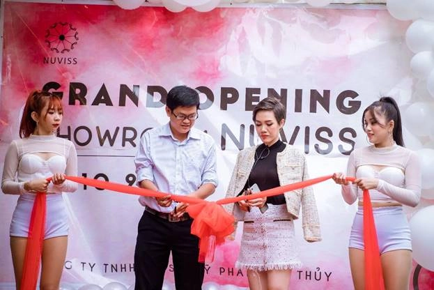 Đông đảo khách hàng đến trải nghiệm cửa hàng mỹ phẩm phòng lab đầu tiên của nuviss - 1