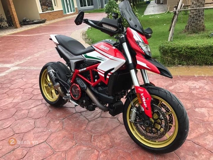 Ducati hypermotard 939 vẻ đẹp được hoàn chỉnh sau khi qua tay biker thái - 2