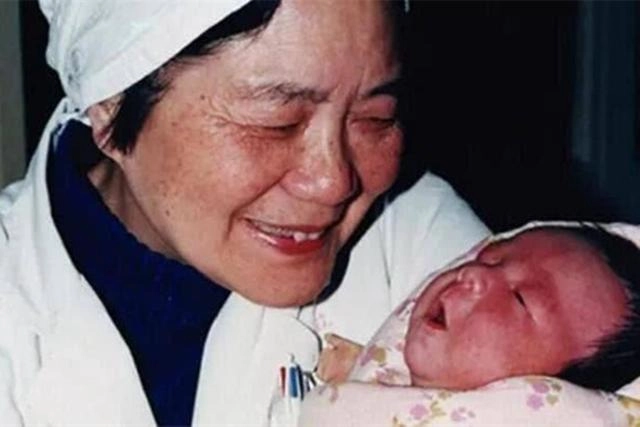 Em bé thụ tinh ống nghiệm kỳ diệu 32 năm trước giờ trưởng thành nhiều người thất vọng - 1