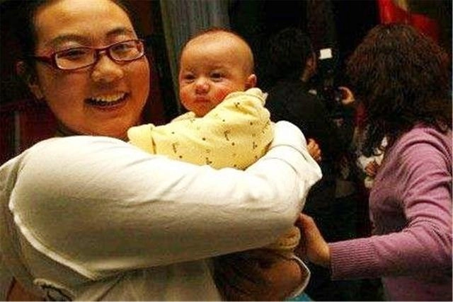 Em bé thụ tinh ống nghiệm kỳ diệu 32 năm trước giờ trưởng thành nhiều người thất vọng - 2
