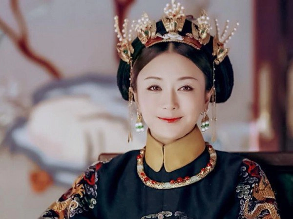 Hoàng hậu vạn người mê kẻ chân mày cong dài như cây cầu để mặt nghiêm trang cũng hoá hài - 8