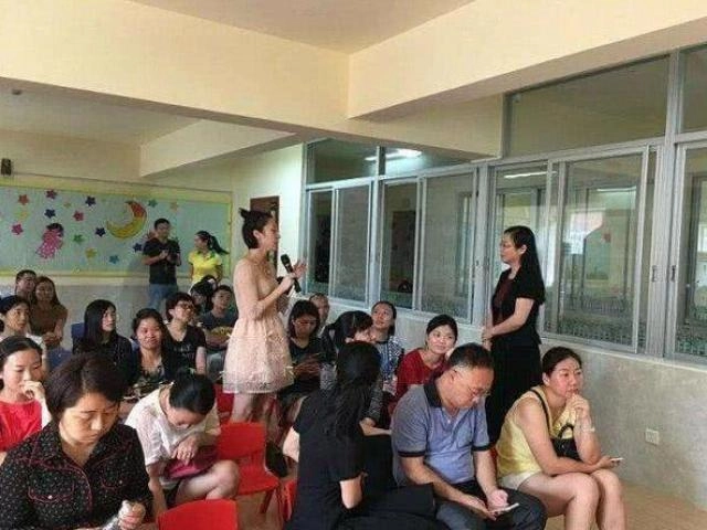 Lái siêu xe đưa con đi học mẹ bị ném đá và câu nói khiến hội phụ huynh câm nín - 2