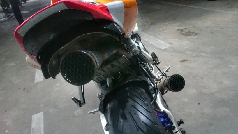 Huyền thoại cbr1000rr 2007 tốc biến với bộ áo repsol motogp 2017 - 4