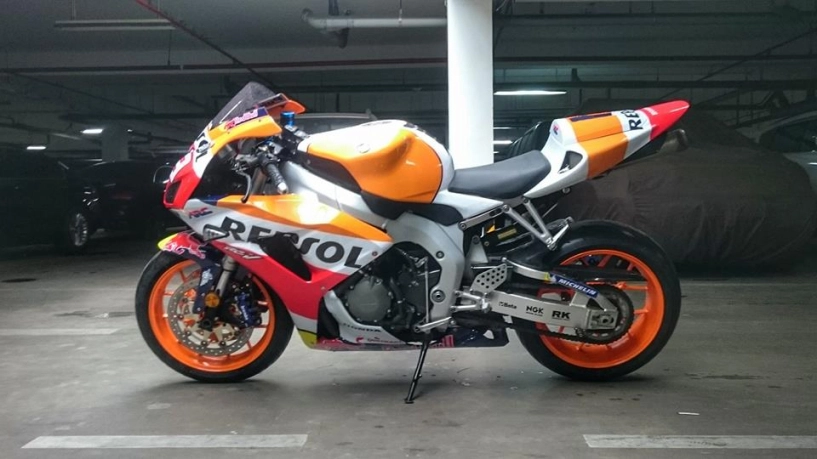 Huyền thoại cbr1000rr 2007 tốc biến với bộ áo repsol motogp 2017 - 6