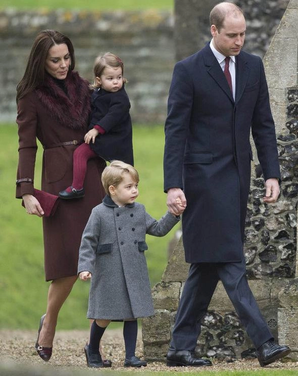 Máy ảnh phát hiện hành động lạ của vợ chồng công nương kate middleton khi con hư nơi đông người - 9