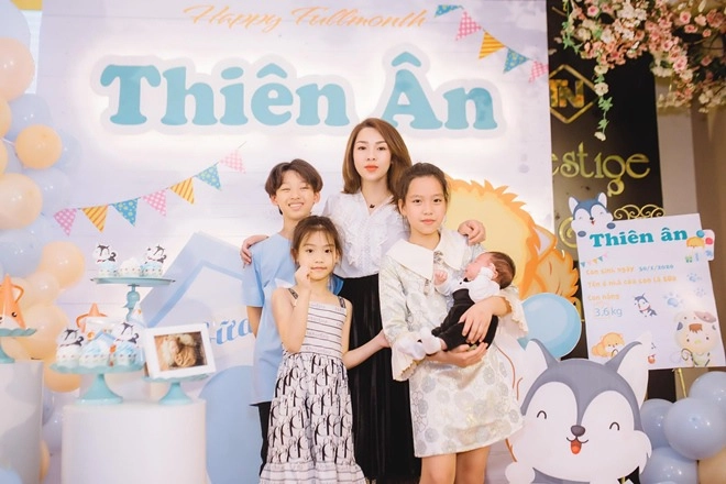 Mẹ đơn thân 4 con u40 cơ thể vẫn nuột nà trai kém 11 tuổi cứ lấy cớ sang chơi - 3