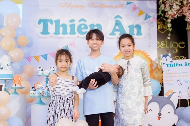 Mẹ đơn thân 4 con u40 cơ thể vẫn nuột nà trai kém 11 tuổi cứ lấy cớ sang chơi - 10