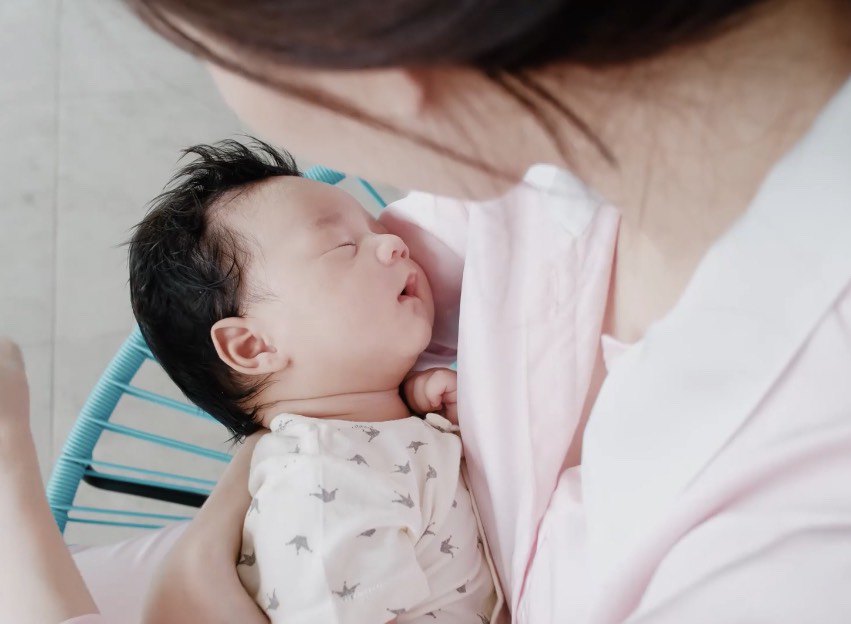 Mới hơn 2 tuổi con gái xinh như búp bê của hh đặng thu thảo đã đối đáp khéo léo - 8