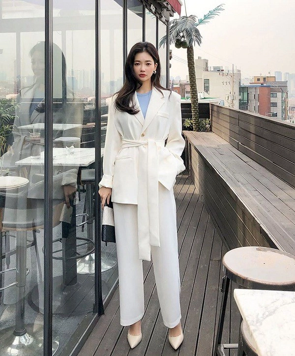 Những kiểu áo blazer đẹp và thanh lịch chị em diện đi làm vào mùa thu này là hợp nhất - 4