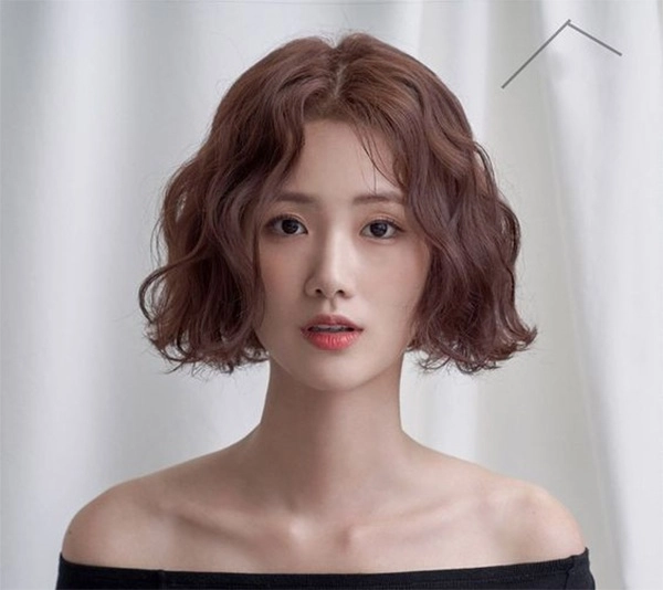 Những kiểu tóc ngắn xoăn nhẹ đẹp nhất 2020 phù hợp với mọi gương mặt - 2